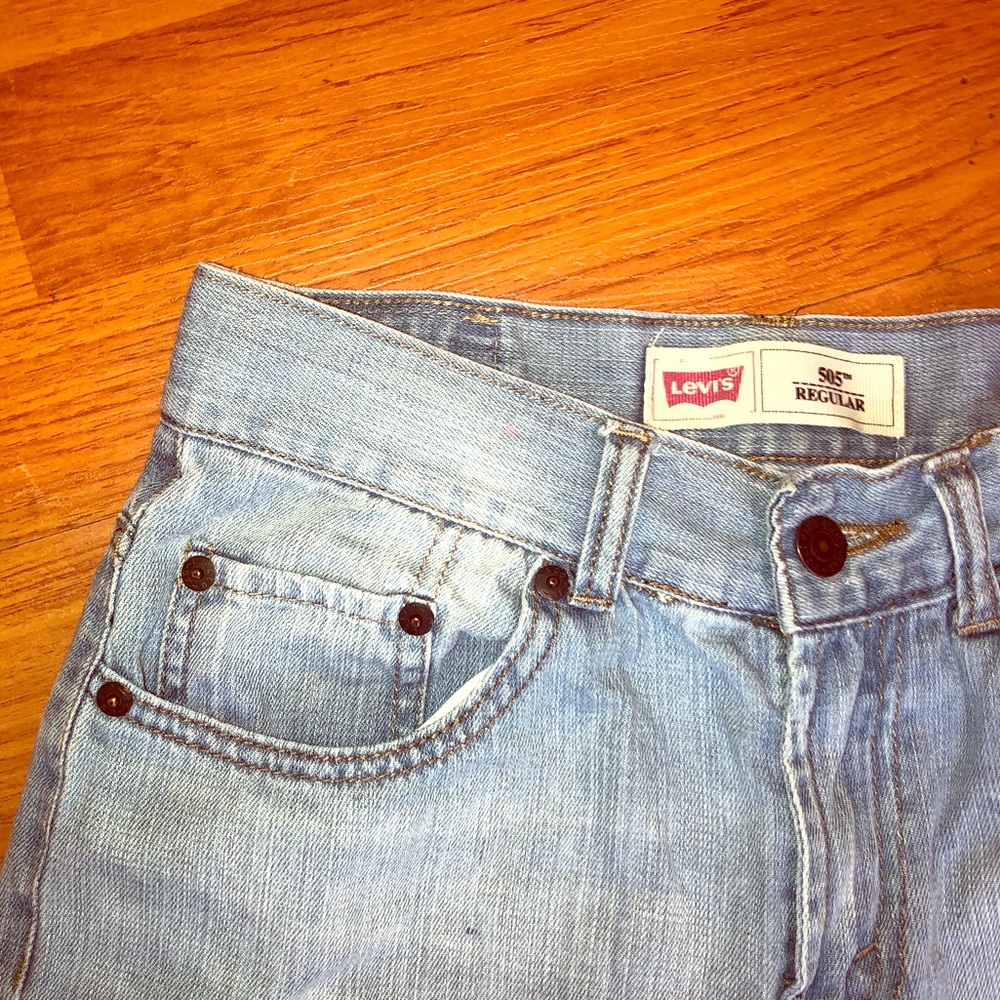 Levi’s light wash denim jeans